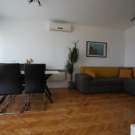 Ema&nola Apartmán *